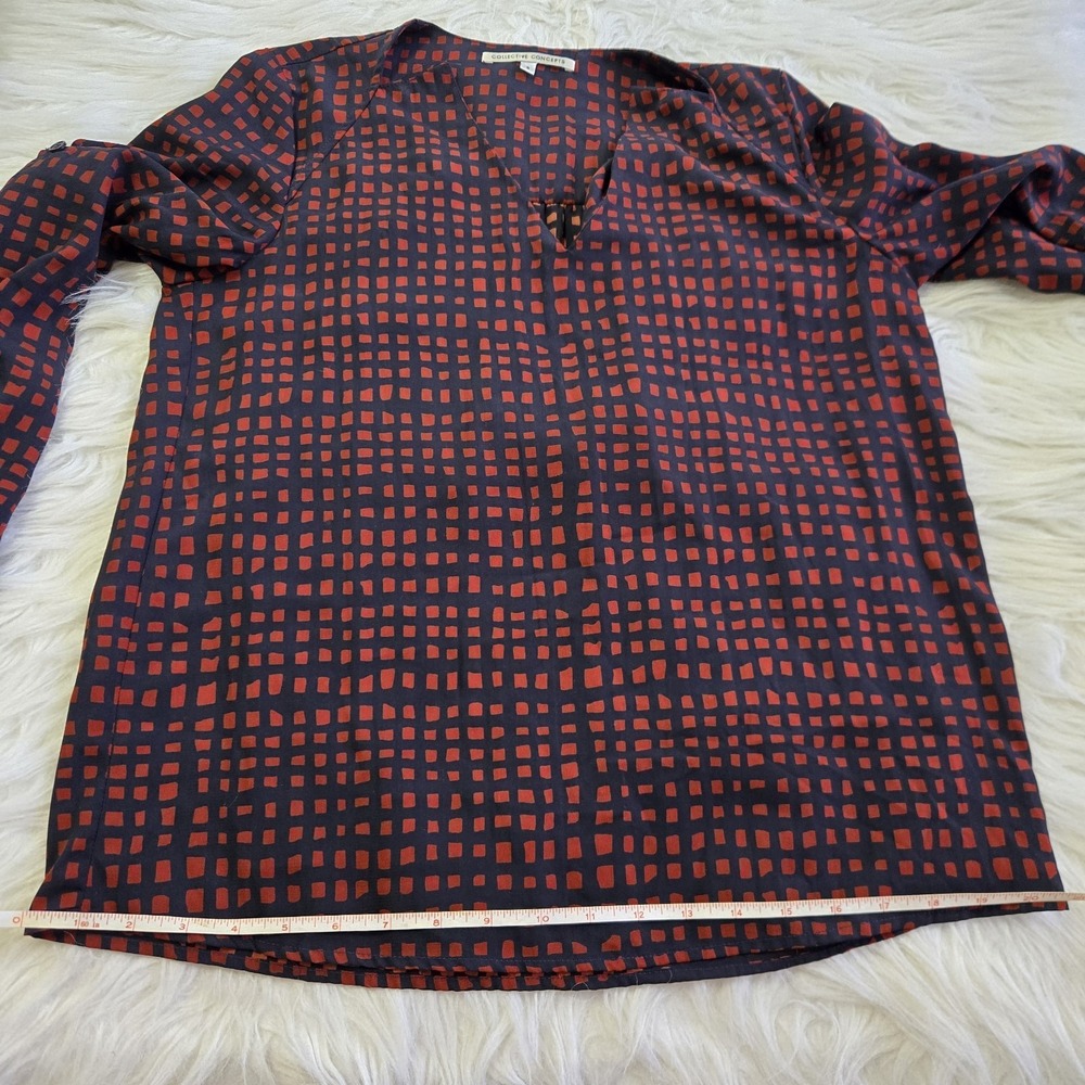 COLLECTIVE CONCEPTS Burgundy Navy Geometric Print Pull On V-Neck Blouse Size S - Picture 9 of 11